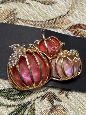 🎃🎃🎃50%off Pink & Rose Pumpkin Brooch with Crystal Leaves